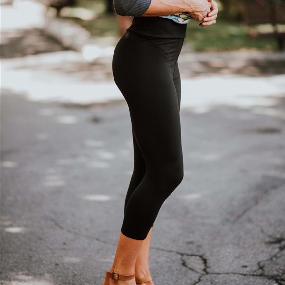 Simple addiction boutique shorts and leggings. - Picture 3 of 3